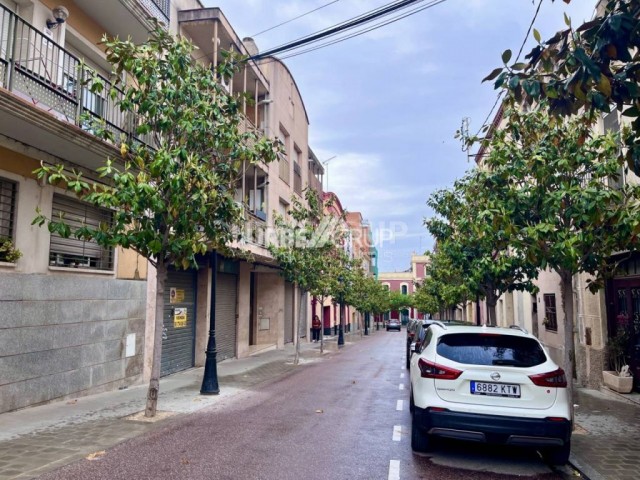 Plazas de parking en venta en Martorell junto RENFE (varias opciones)