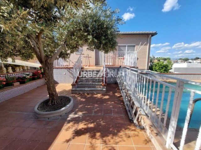 TORRE EN CAN PARELLADA ,4 HABITACIONES CON PISCINA, SUPERCOMODA