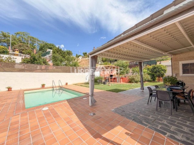 Impresionante Casa con magnifica ZONA EXTERIOR con PISCINA en Castellbisbal