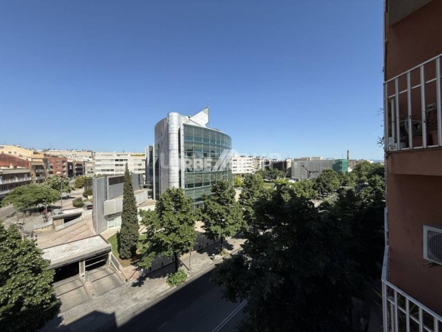 PISO REFORMADO A ESTRENAR DE 4 HABITACIONES EN LA RAMBLA DE EGARA