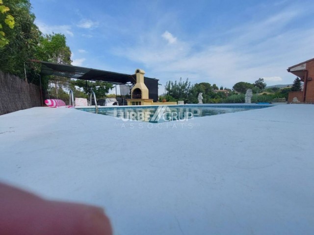 CHALET BIFAMILIAR REFORMADA EN CAN SERRA DE  VACARISSES,