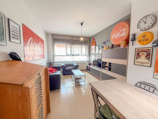 PISO EN CAN AURELL, 2 HABITACIONES CON COCINA INDEPENDIENTE