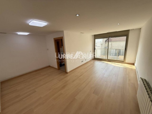 PISO DE 3 HABITACIONES EN EL CENTRO DE TERRASSA, AL LADO DEL CENTRO PEATONAL