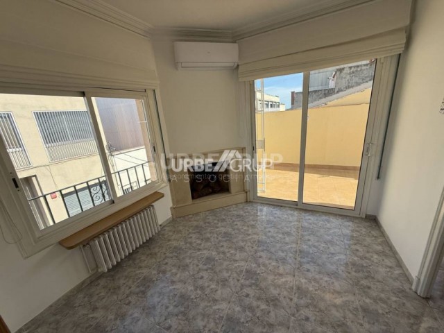 GRAN PISO DE 5 HABITACIONES CON TERRAZA Y LOCAL-PARKING EN SIGLO XX