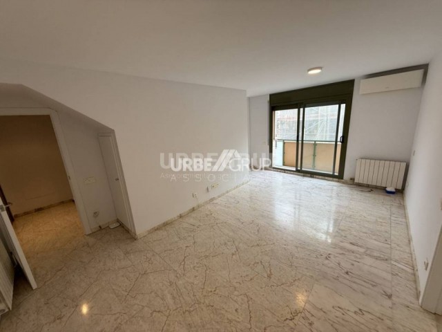 DUPLEX DE 3 HABITACIONES CON TERRAZA EN EL CENTRO
