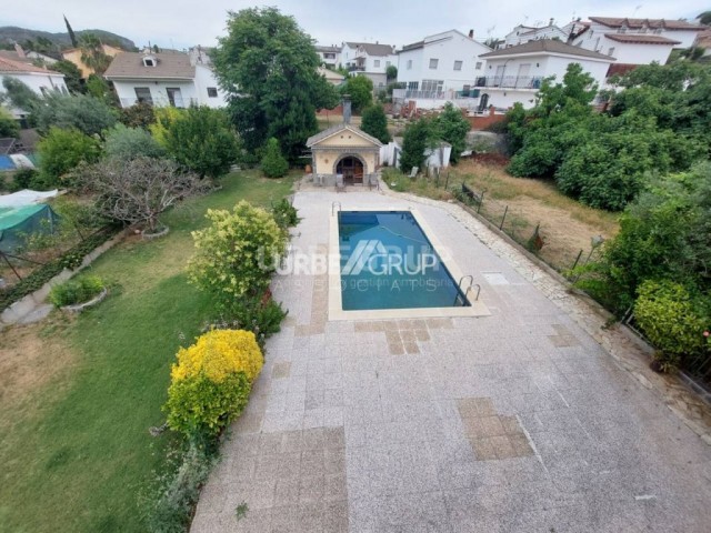 TORRE EN VACARISSES, CAN SERRA 5 HABITACIONES Y PISCINA