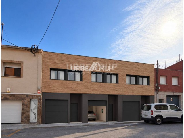 CASA DE OBRA NUEVA EN PUEBLO NUEVO 