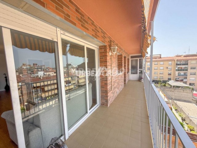 GRAN PISO REFORMADO EN VALLPARADIS, 4 HABITACIONES CON TERRAZA Y PK TRIPLE