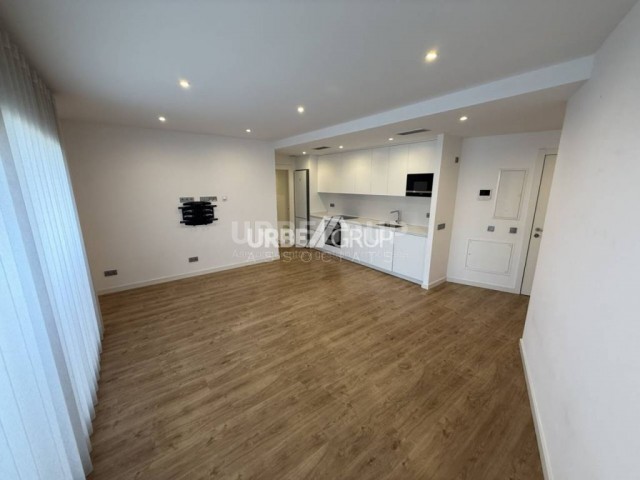 PISO SEMINUEVO DE 2 HABITACIONES CON PARKING EN CA N