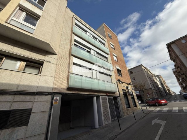 PISO DE 1 HABITACION CON PARKING Y TRASTERO DE VPO (VIVIENDA PROTECCION OFICIAL) EN ZONA ESCUELAS