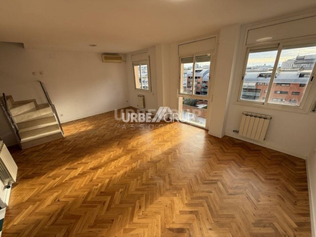 DUPLEX DE 2 HABITACIONES CON PLAZA DE PARKING EN EL CENTRO DE TERRASSA