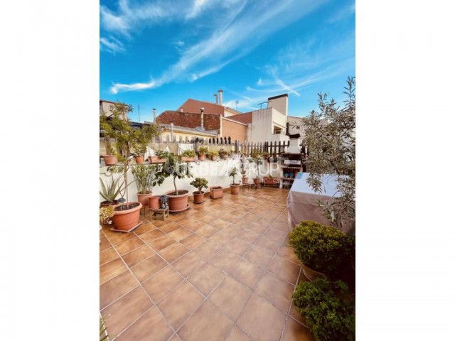  CAN AURELL PISO DE 3 HABITACIONES , ACTUALMENTE DE 2 DORMITORIOS  CON TERRAZA DE 45m² A PIE DE COMEDOR. 