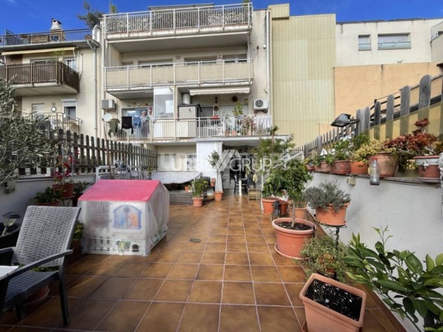  CAN AURELL PISO DE 3 HABITACIONES , ACTUALMENTE DE 2 DORMITORIOS  CON TERRAZA DE 45m² A PIE DE COMEDOR. 