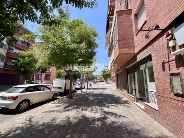 Local comercial en una de las principales calles de MARTORELL.