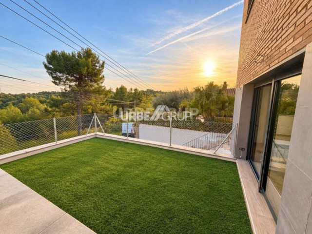 Casa en venda en Can Parellada(08228)