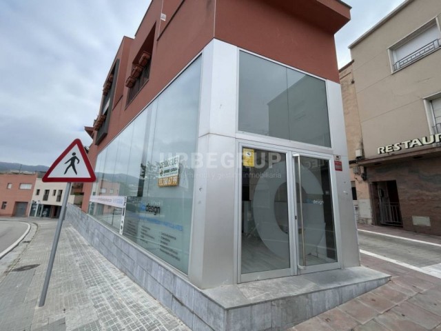 LOCAL COMERCIAL EN EL CENTRO DE VILADECAVALLS